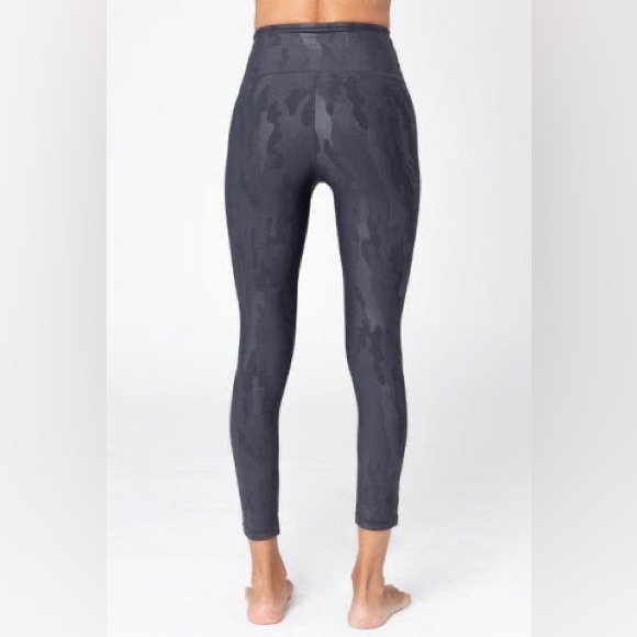 NEW Whisper Motion High Waist Yoga Leggings Camo Activewear Workout Gym Train - Picture 3 of 10